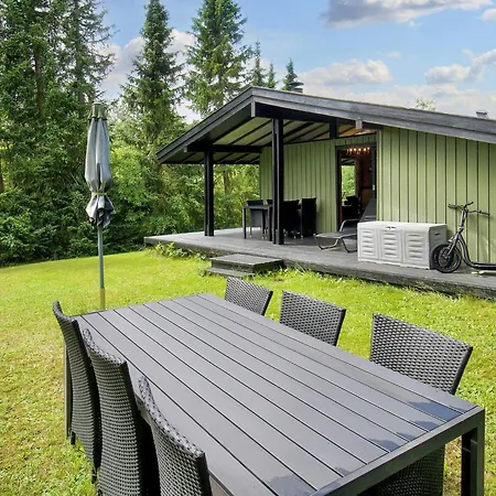 4 Person In Skibby-by Traum