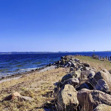 4 Person In Skibby-by Traum *