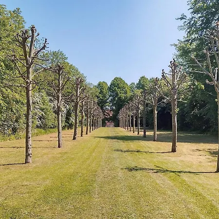 4 Person In Skibby-by Traum *